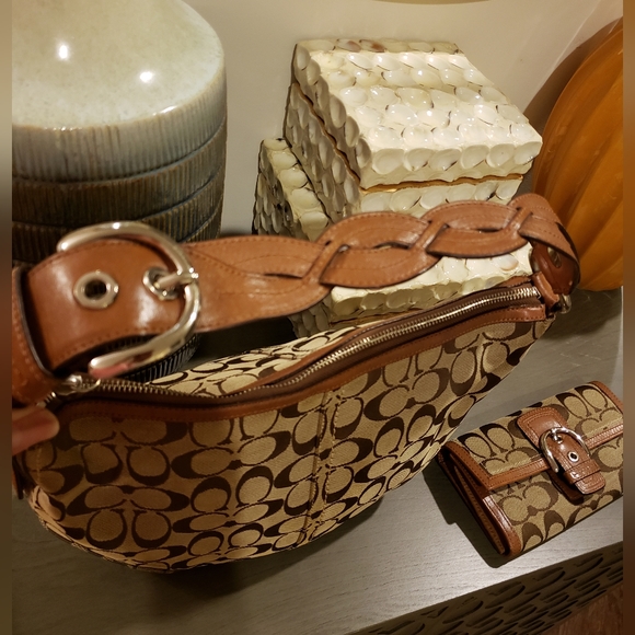 **SOLD** Coach Signature Hobo Khaki Brown Handbag and Wallet - Picture 6 of 12